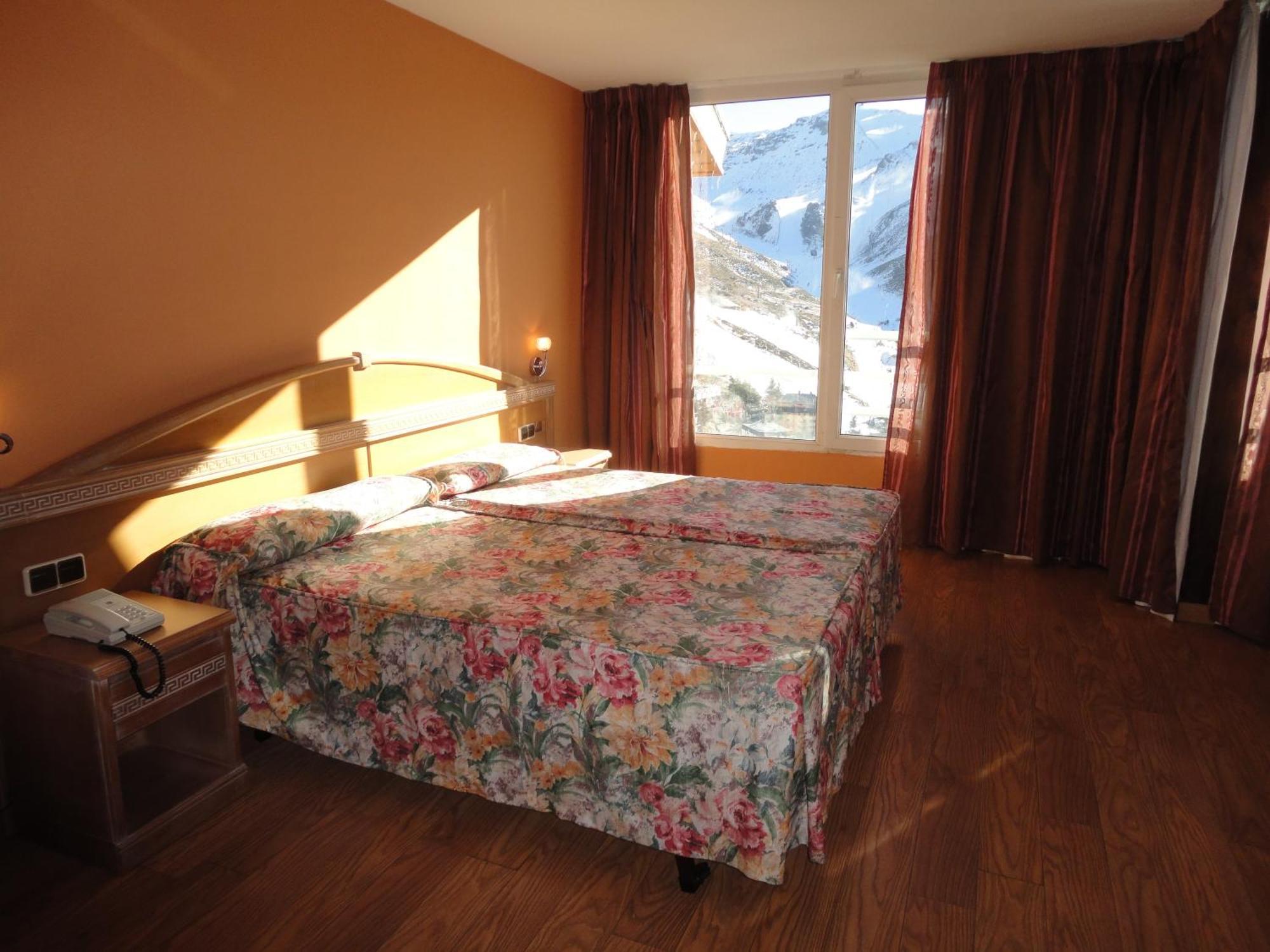 סיירה נבדה Hotel Reino Nevado מראה חיצוני תמונה