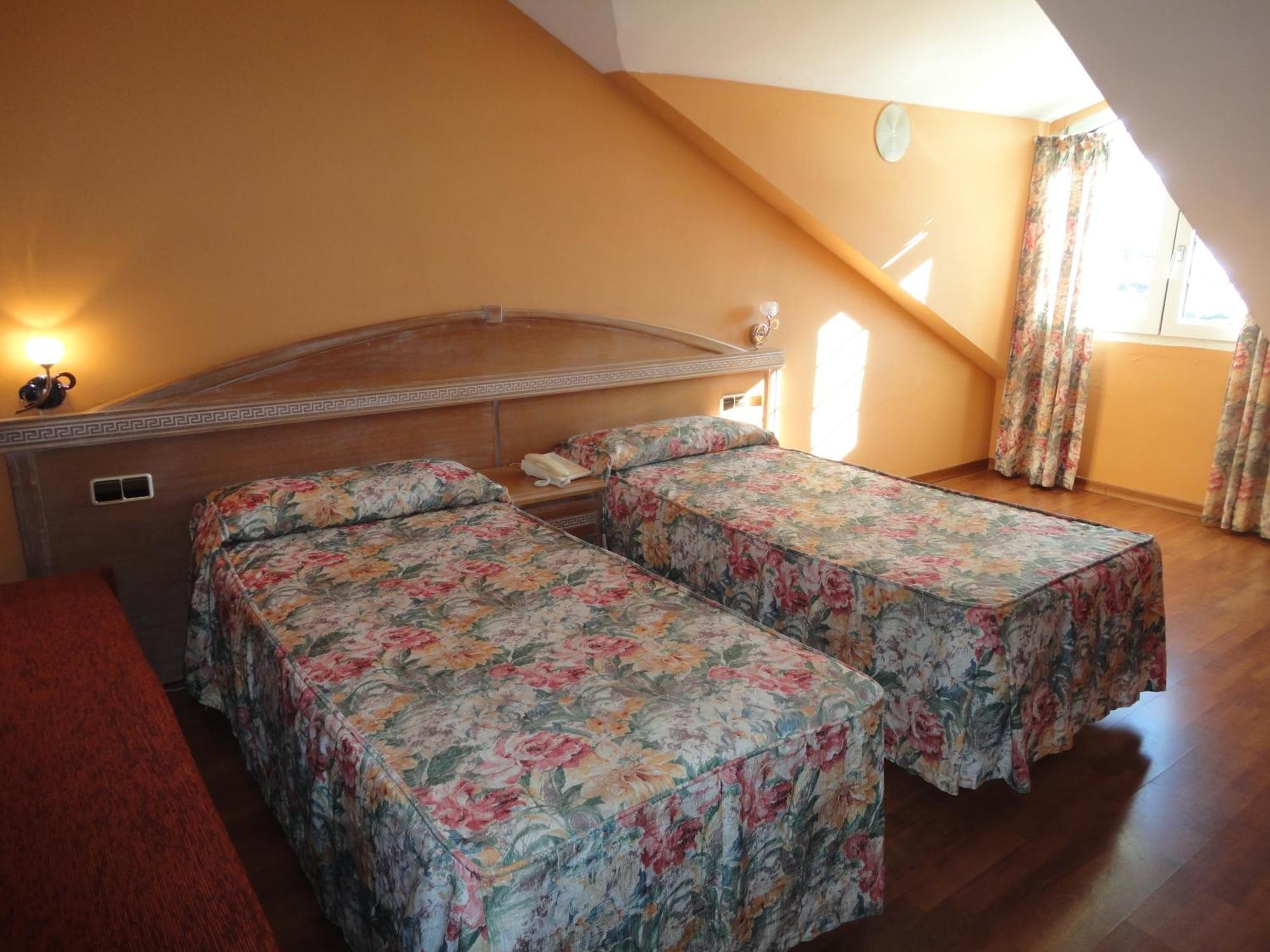 סיירה נבדה Hotel Reino Nevado מראה חיצוני תמונה
